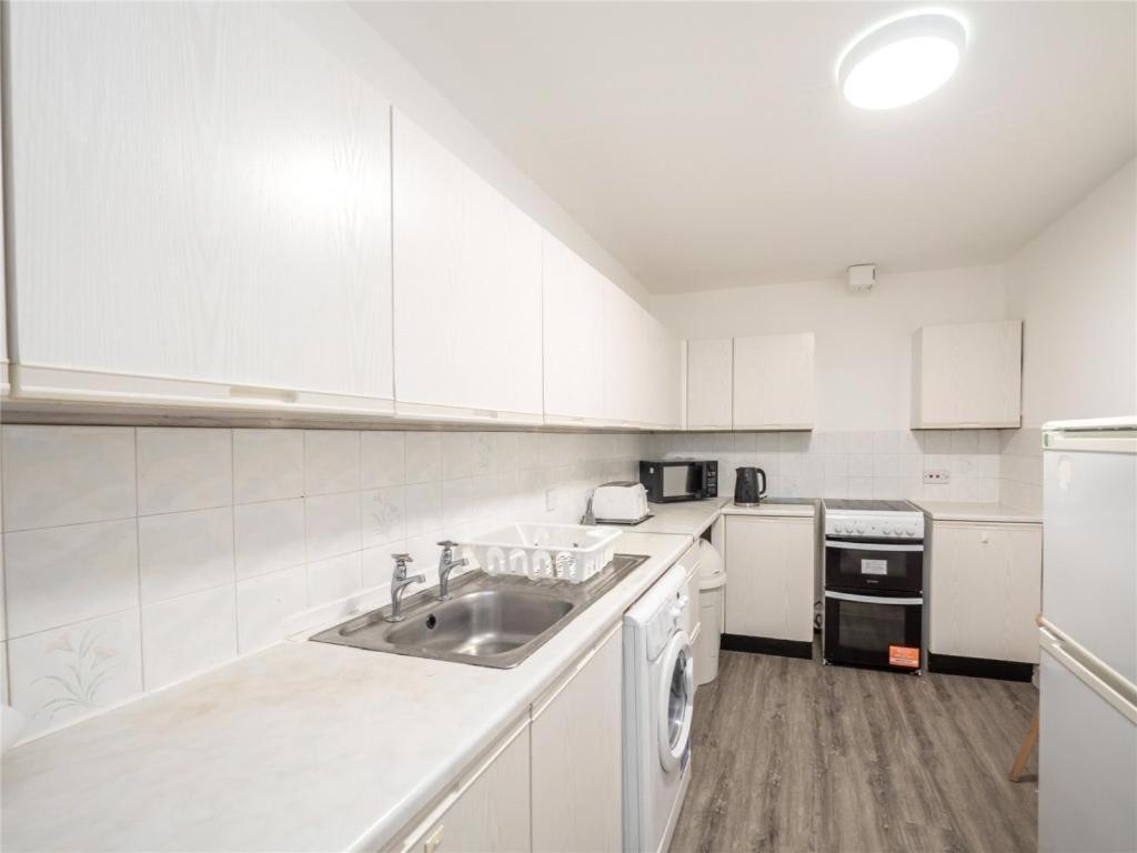 Apartment Spacious City Center Main Door 3 Bedrooms Flat